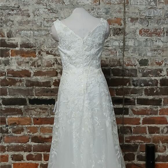 Lulus Bridal Wedding Gown Dress Size Small White Embroidered Beaded Sleeveless - Picture 12 of 14